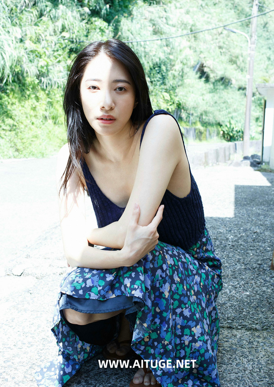 染谷有香 - 赤いアルバム 激情の島 [51P86MB]
