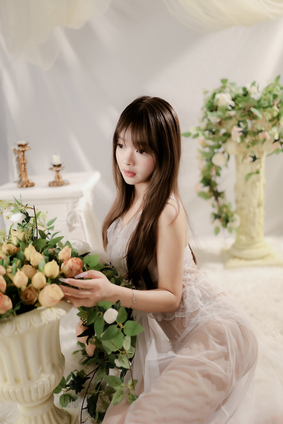 [YITUYU]艺图语 2025.11.06 白纱少女 点点二 [25P-363MB]