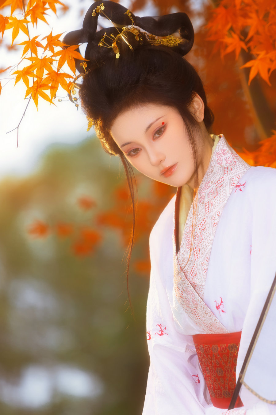 [YITUYU]艺图语 2025.11.06 战国袍 • 红枫 不听山 [14P-152MB]