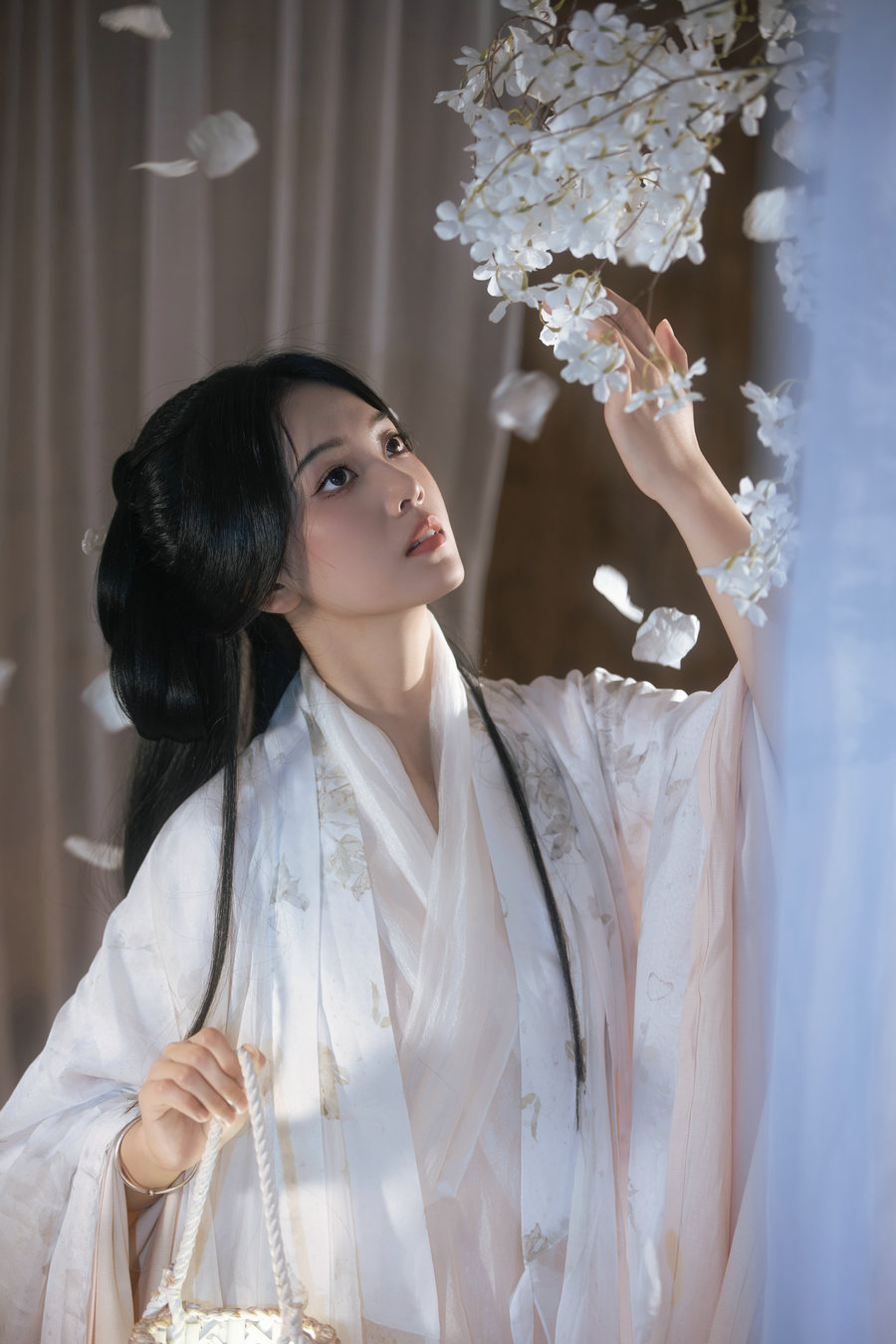 [YITUYU]艺图语 2025.11.11 花间月 芝芝琪 [25P-235MB]