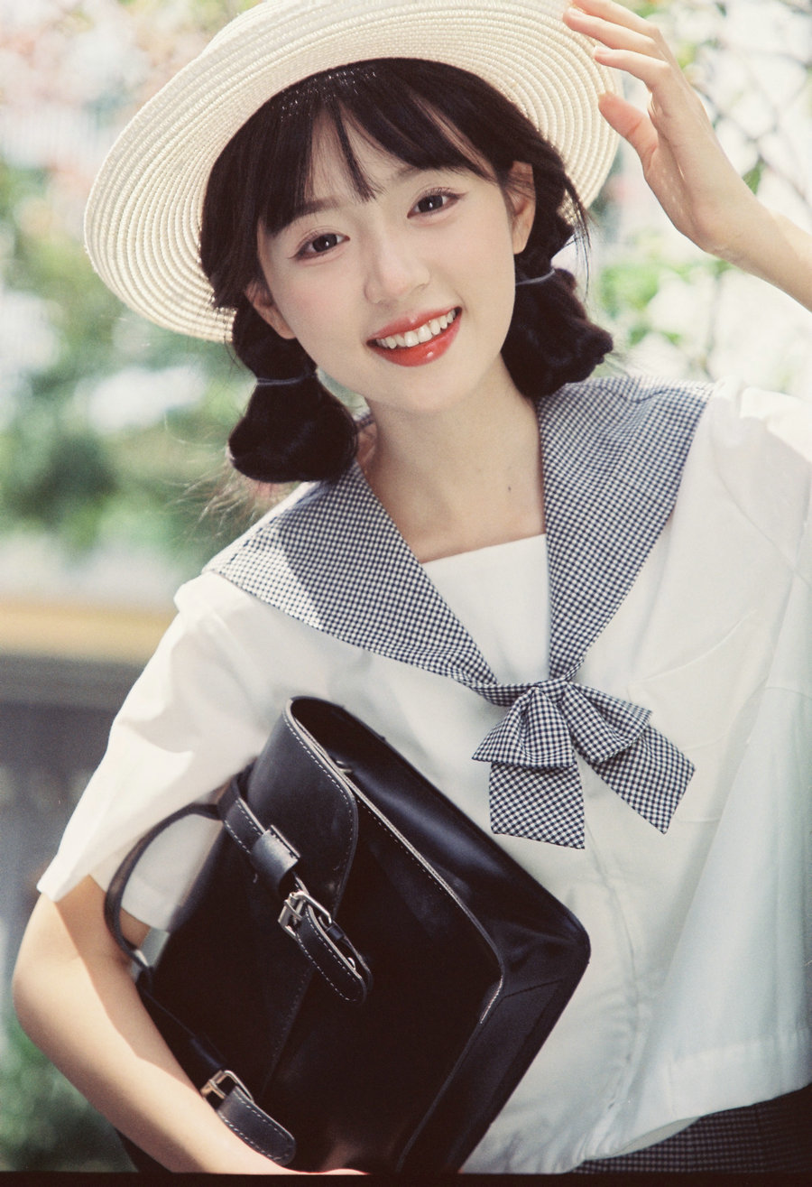[YITUYU]艺图语 2025.11.14 夏天 美美晓鱼 [18P-66MB]