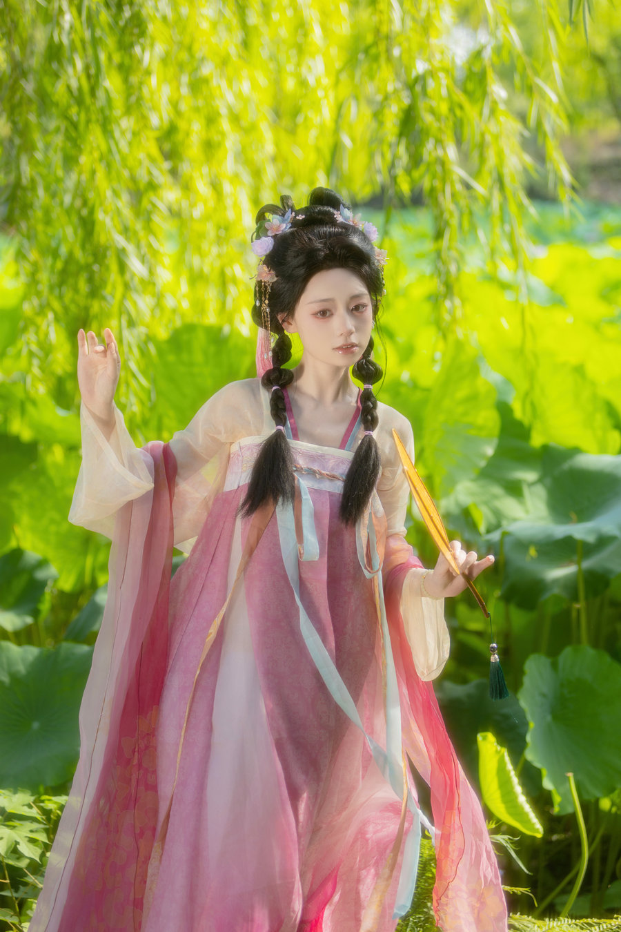 [YITUYU]艺图语 2025.11.17 荷 • 去郊游啦 [13P-135MB]