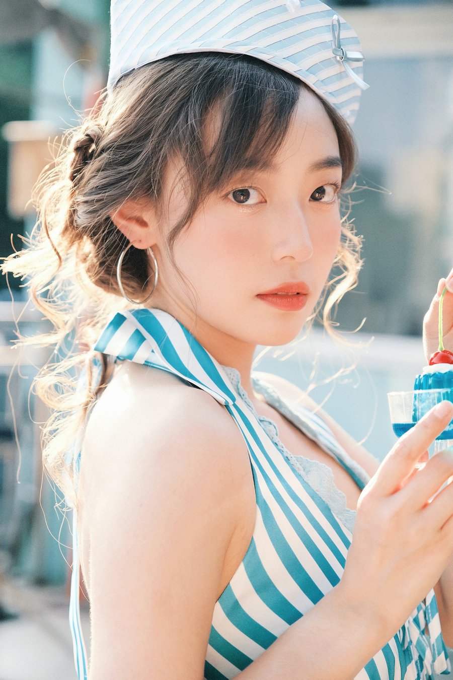 [YITUYU]艺图语 2025.11.28 夏末雪色 波子汽水 [14P-294MB]