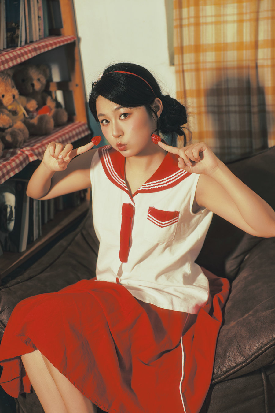 [YITUYU]艺图语 2025.12.06 日系画册 画报里的小女孩 小刺猬同学 [13P-141MB]