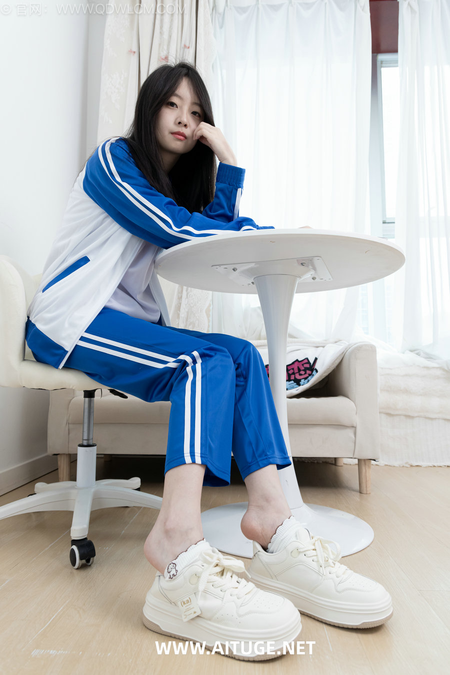物恋传媒 No.2696 萌萌-板鞋、白棉袜、裸足、半脱袜子、校服 [194P1V-5.84GB]