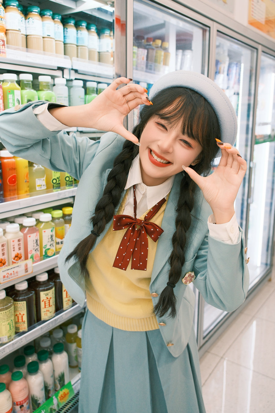 [YITUYU]艺图语 2025.12.13 一起去便利店啊 夏芋小年 [45P-1.09 GB]