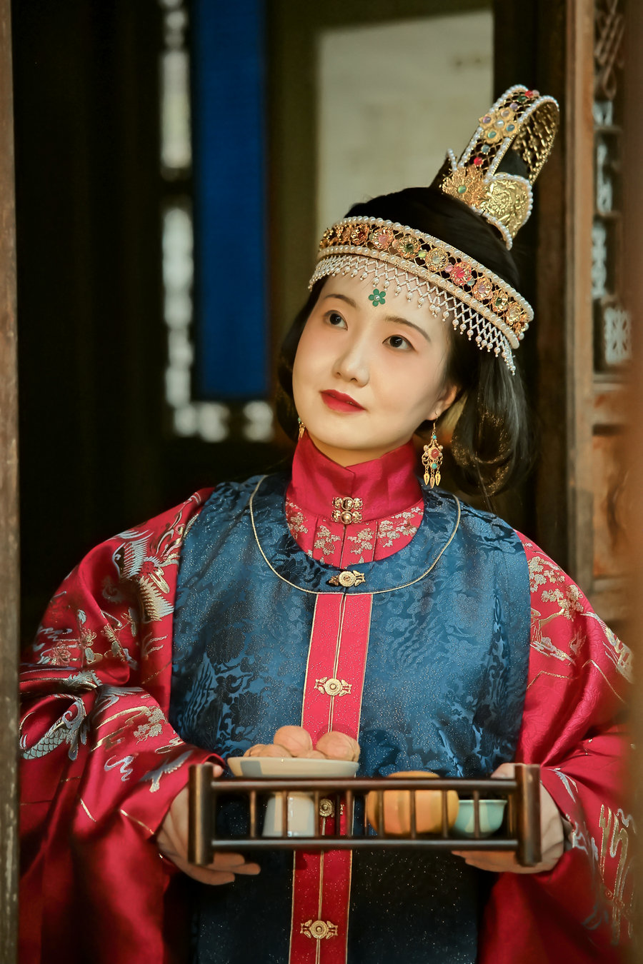 [YITUYU]艺图语 2025.12.17 仿《父张济氏母赵氏像》中明代仕女 [11P-205MB]