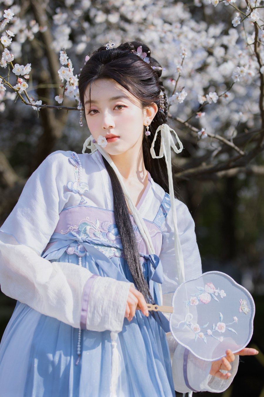 [YITUYU]艺图语 2025.12.17 梅花初绽 奥特有点慢 [38P-418MB]