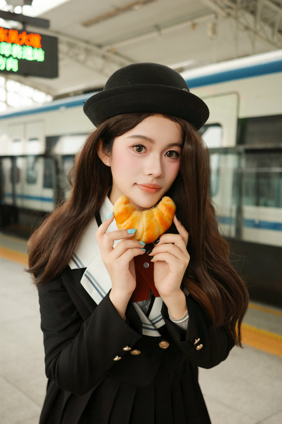 [YITUYU]艺图语 2025.12.19 轻轨站 [22P-529MB]