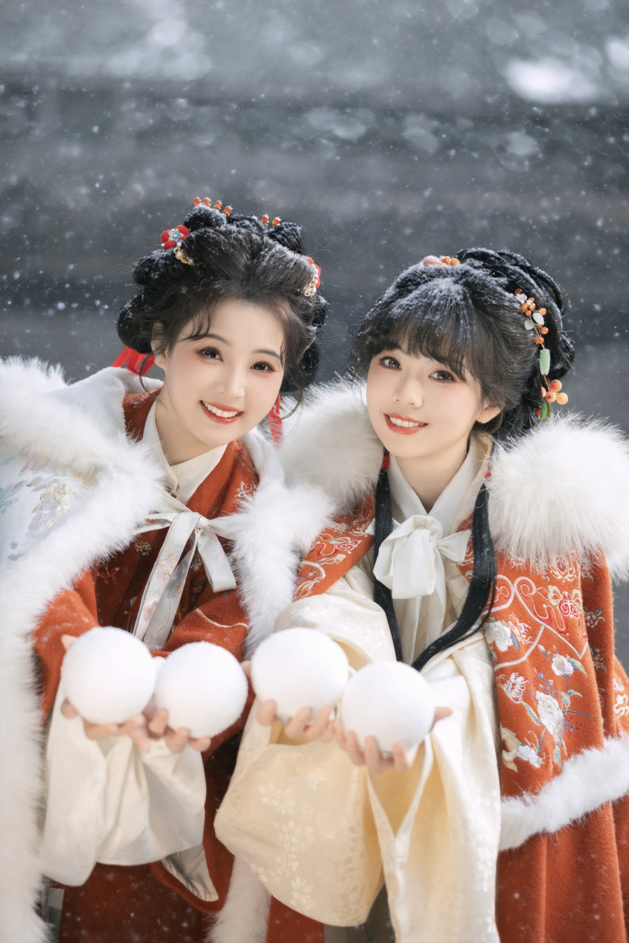 [YITUYU]艺图语 2025.12.20 岁岁与君嬉 是只琳+一堆零一 [37P-398MB]