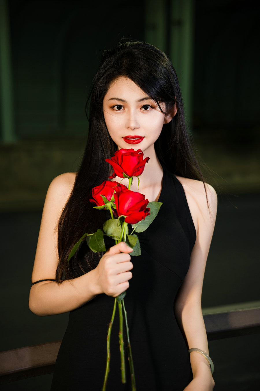 [YITUYU]艺图语 2025.12.23 灿烂热烈，熠熠生辉 [9P-86MB]