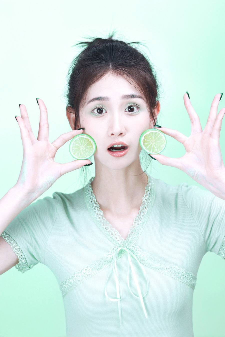 [YITUYU]艺图语 2025.12.24 青柠味少女 [9P-87MB]