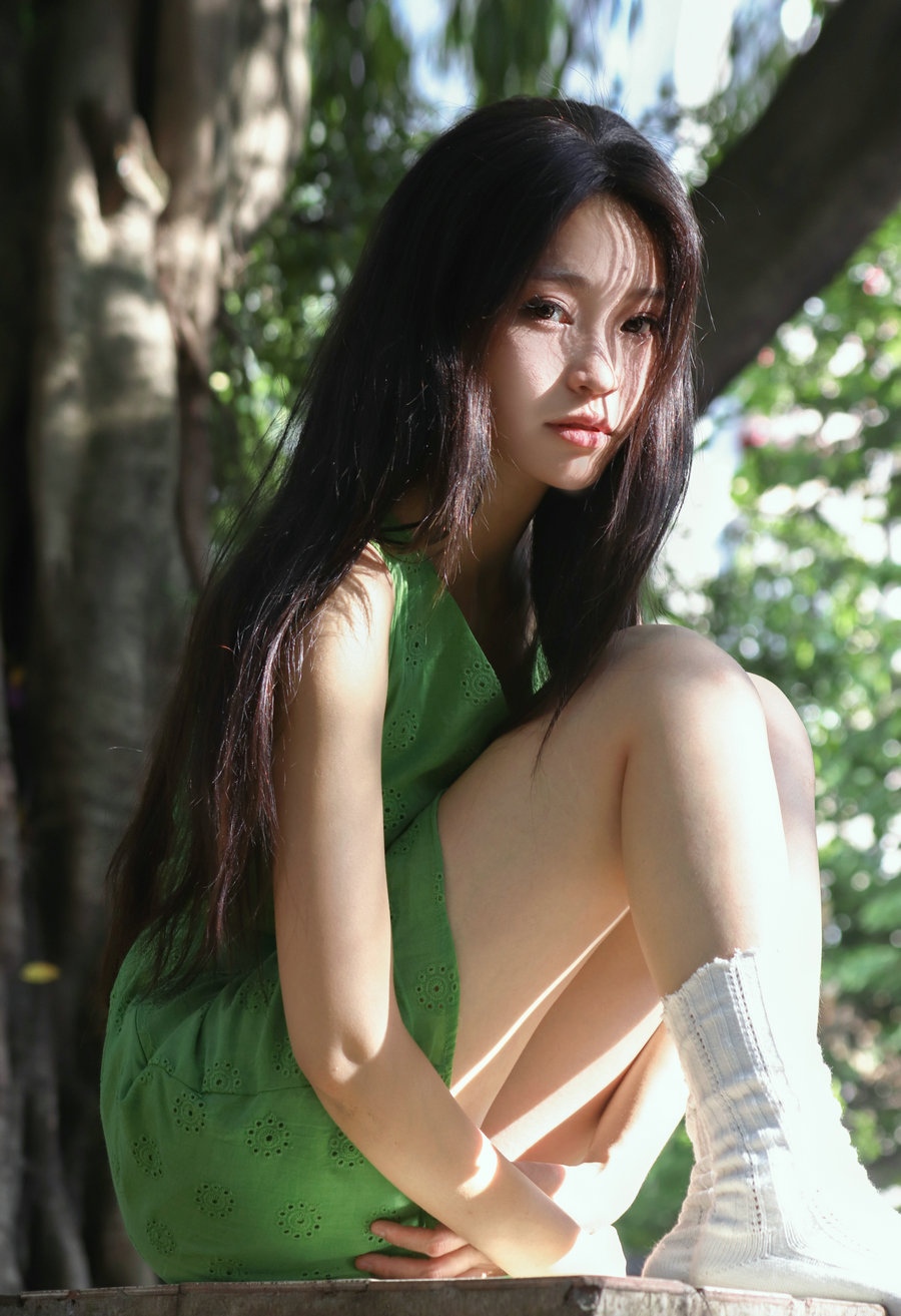 [YITUYU]艺图语 2025.12.25 夏天树下 [12P-43MB]
