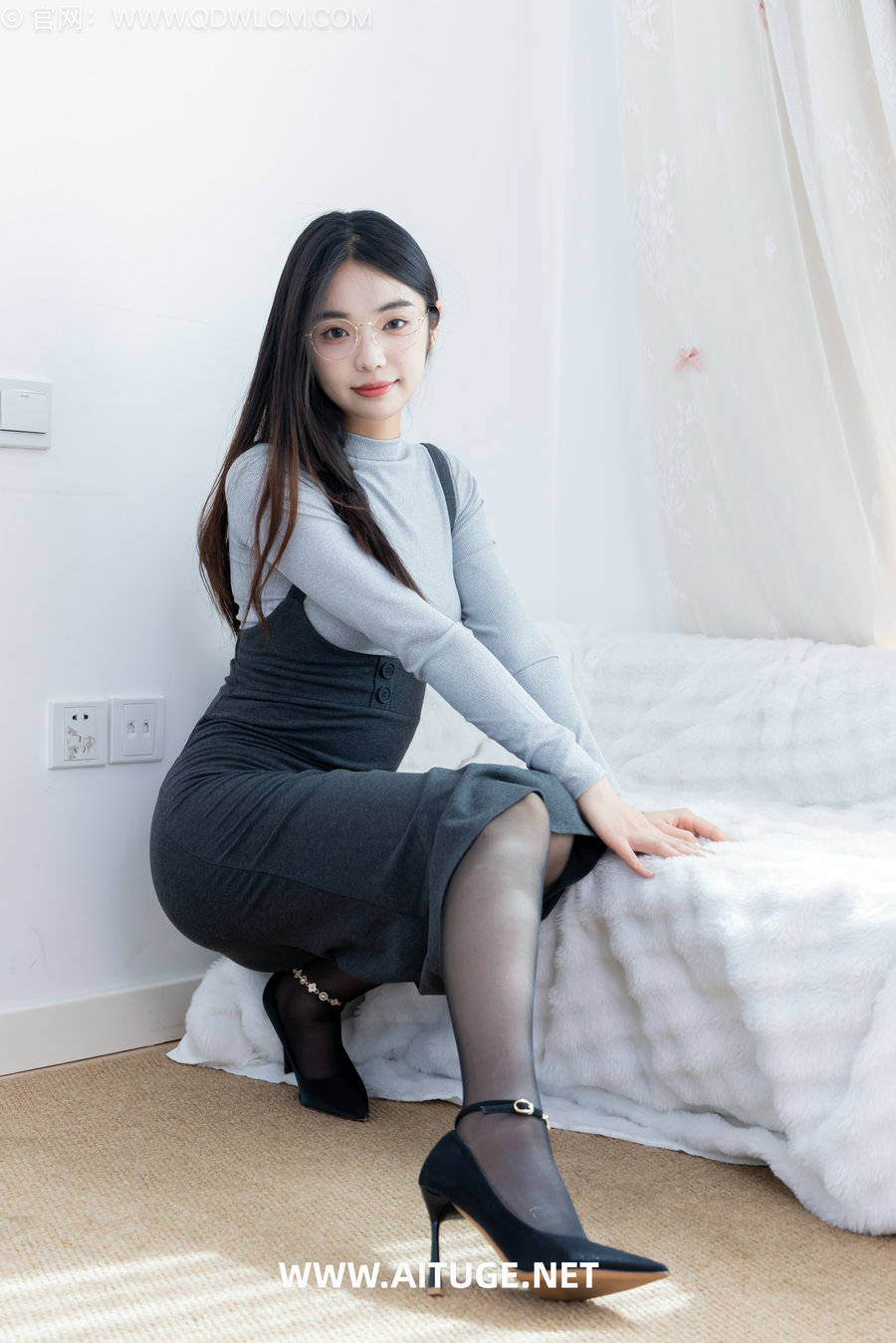 物恋传媒 No.2713 青提-高跟鞋、薄黑丝 [155P1V-3.98GB]