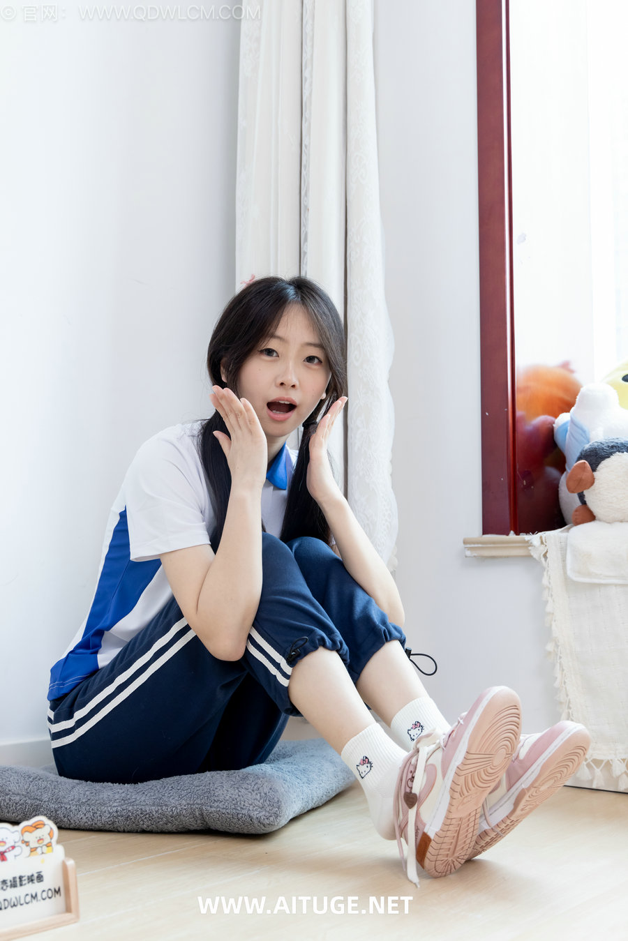物恋传媒 No.2735 萌萌-白棉袜、裸足、校服 [155P1V-3.75GB]