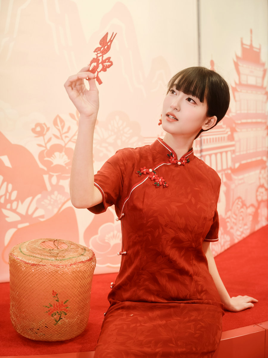 [YITUYU]艺图语 2026.01.31 俏约新年 冷酷王爷 [11P-50MB]