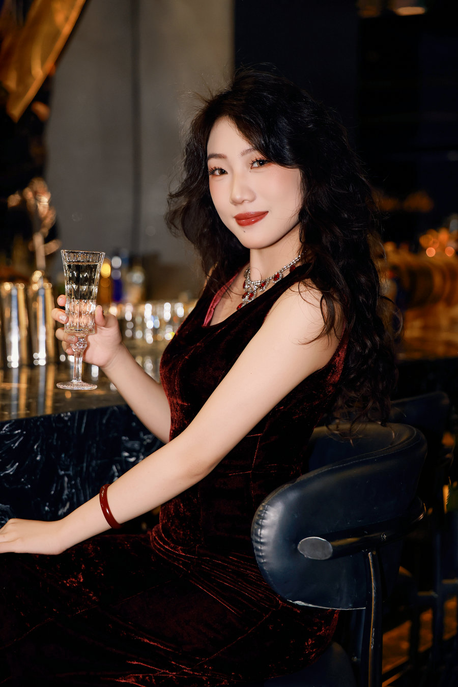 [YITUYU]艺图语 2026.02.03 酒吧氛围感人像 [18P-225MB]