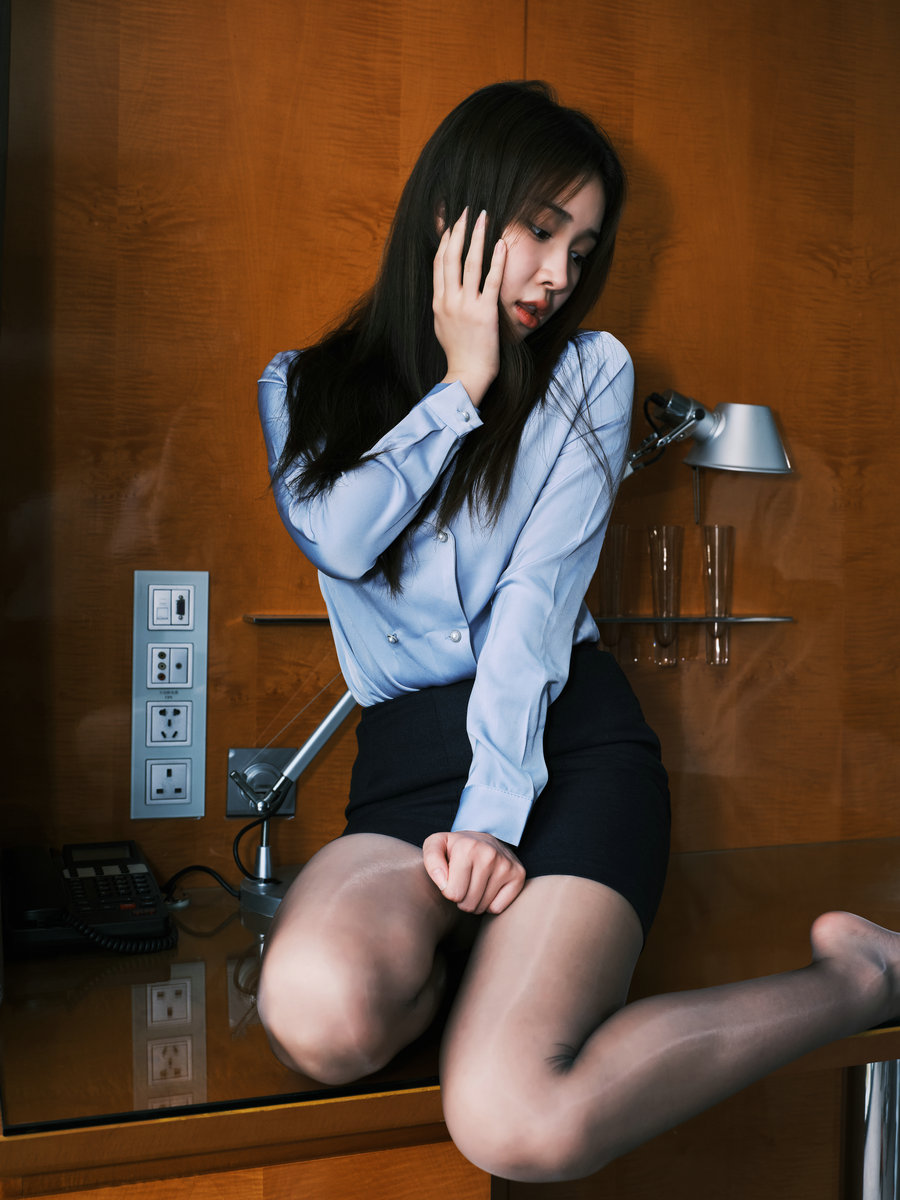 [YITUYU]艺图语 2026.03.02 水泥森林中的城市OL Sigh [19P-873MB]