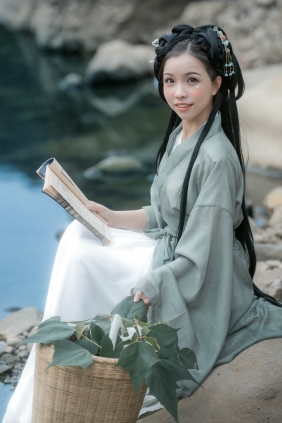[YITUYU]艺图语 2025.10.24 古风人像拍摄-魏晋风 小潘 [25P-336MB]
