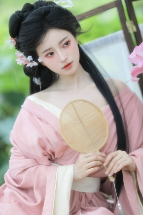 [YITUYU]艺图语 2025.10.24 荷中花 乔乔不说话 [9P-118MB]