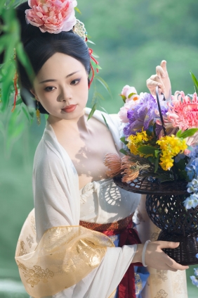 [YITUYU]艺图语 2025.11.11 白伯骅仕女图仿妆 [12P-294MB]