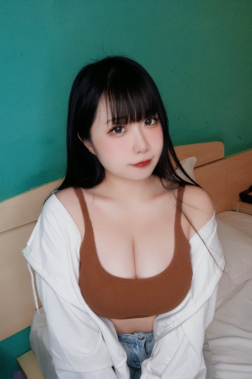 贞子蜜桃 - 运动内搭 [10P1V-320MB]