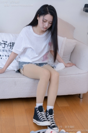 甜予摄影 No.072 澜澜-帆布鞋、白棉袜、踩蜡笔小新玩偶剧情 [125P2V-10.6GB]