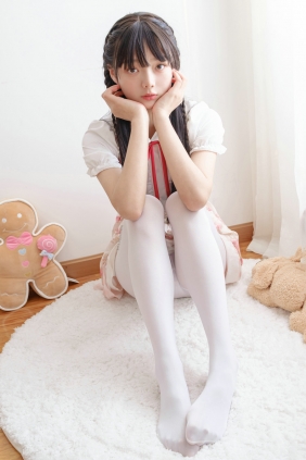 柴系小乖(稚乖画册) - 夜夜 白丝JK [81P1V-3.22GB]