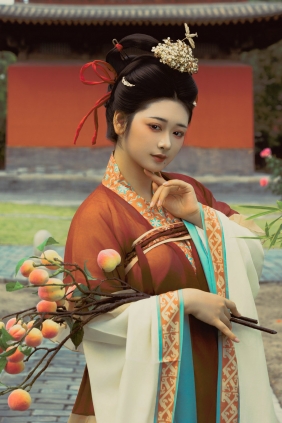 [YITUYU]艺图语 2025.10.25 秋游古寺 哎呀白爱拍照 [32P-392MB]