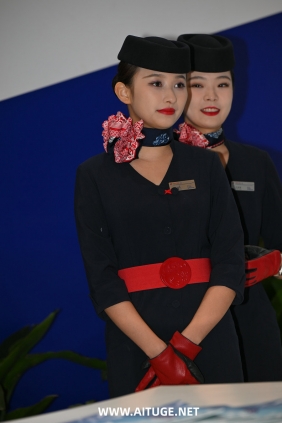 精选街拍视频 No.10212 东方航空空姐 [84P-1.70GB]