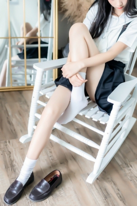 清纯妹子西瓜 - JK制服 [15P-17MB]
