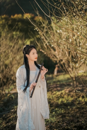 [YITUYU]艺图语 2025.11.06 古风人像拍摄-梅花 张秋华 [16P-162MB]