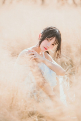 桜桃喵 - 原野上的浪漫 [48P-0.99GB]