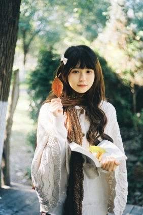 [YITUYU]艺图语 2025.11.27 2010年我幻想的长大是森系、亚麻、唯美的 45g苹果果...