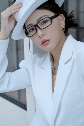 [YITUYU]艺图语 2025.12.04 西服 喵喵 [9P-70MB]