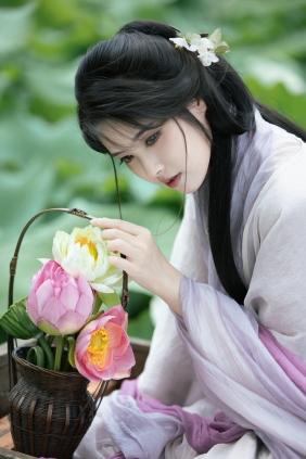 [YITUYU]艺图语 2025.06.14 泣香红 三也酱酱 [43P-391MB]