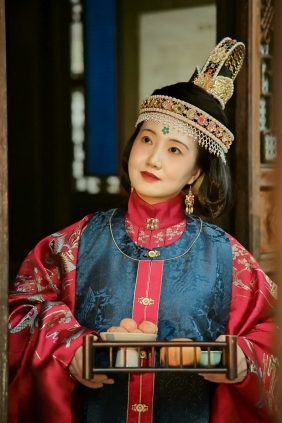 [YITUYU]艺图语 2025.12.17 仿《父张济氏母赵氏像》中明代仕女 [11P-205MB]