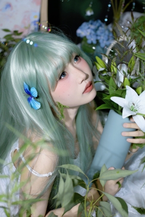 [YITUYU]艺图语 2025.06.05 我的身体长满苔藓，跌落在潮湿的绿意里 躲进鲨鱼...