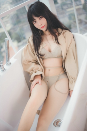 Cosplay汪知子 - 风衣 [52P-168MB]