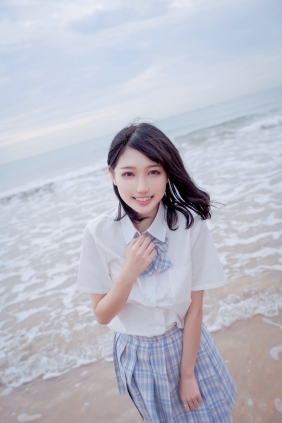 周叽是可爱兔兔 - 海边jk [35P-252MB]