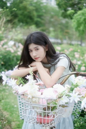 [YITUYU]艺图语 2026.04.02 花海里的“白月光”，这一眼太绝了！ 欧阳明慧 [22...
