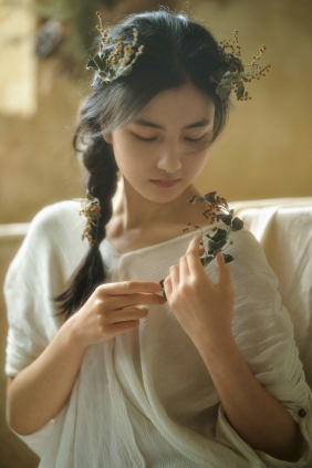 [YITUYU]艺图语 2025.05.28 油画少女 杨阳 [17P-425MB]