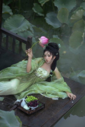 [YITUYU]艺图语 2025.11.10 荷 • 绿 落雨清玲 [13P-102MB]
