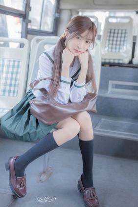王羽衫 - JK大巴 [20P-26MB]