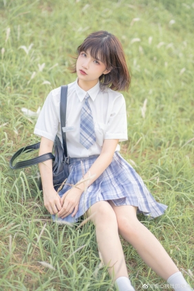 动漫博主阿了个fifi - JK日常 [17P-112MB]