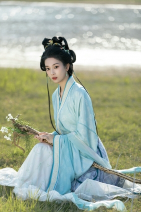 [YITUYU]艺图语 2025.11.27 花神 芝芝琪 [33P-465MB]