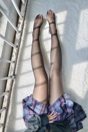 eloise软软 - JK黑丝 [52P-212MB]