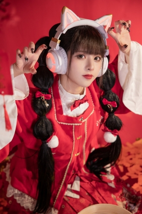 腥味猫罐 - 新年快乐 [12P-82MB]