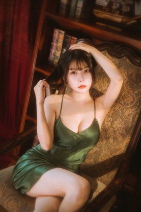 香草喵露露写真 - 杨枝甘露 绿色连衣裙 [45P1V-1.19GB]