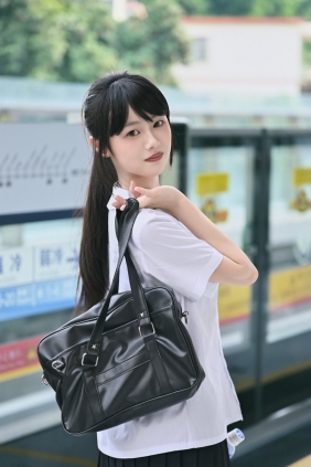 [YITUYU]艺图语 2025.11.14 地铁站拍摄 [9P-78MB]